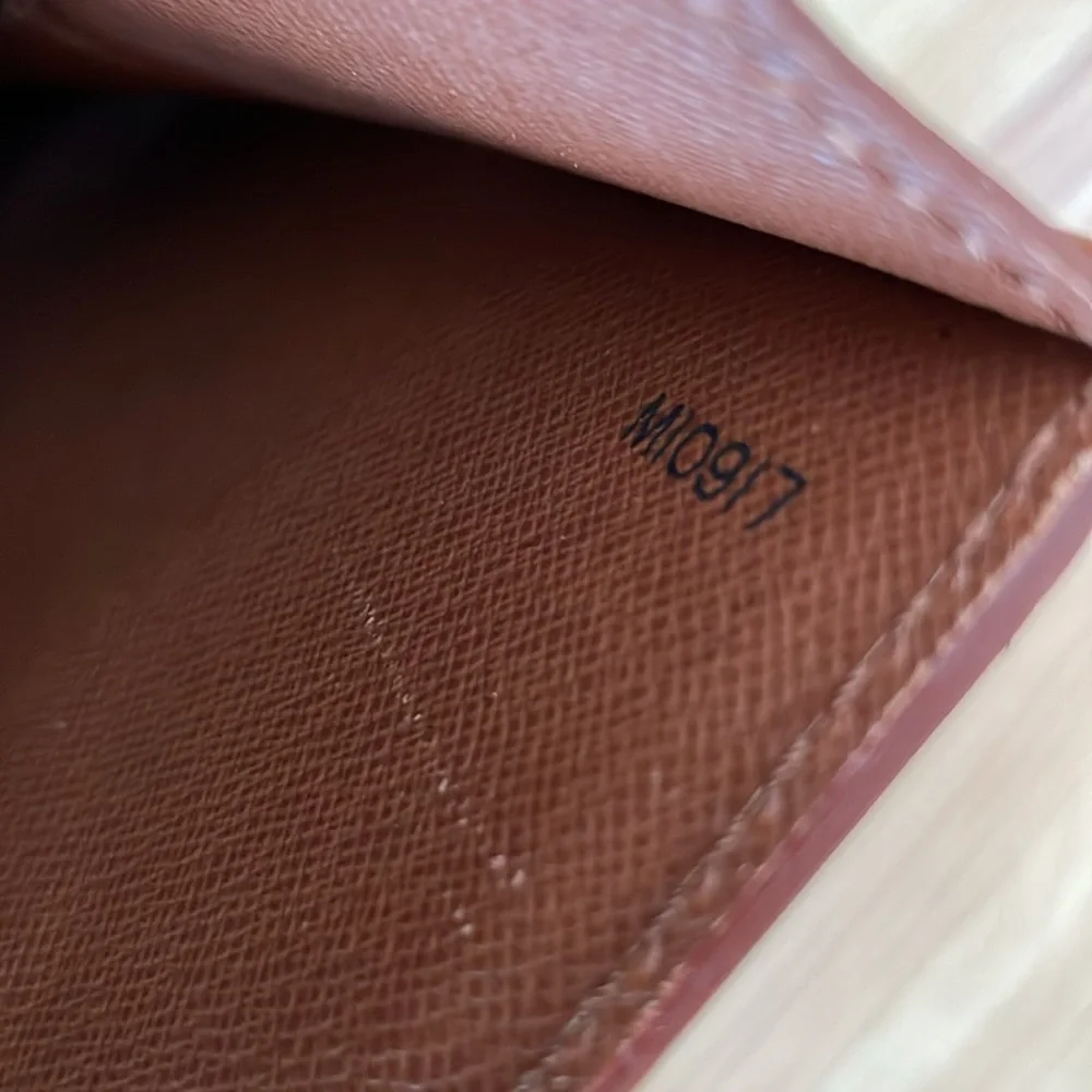 🚨LOUIS VUITTON🚨Tan Epi leather briefcase/portfolio (marks + peeling) - Picture 17 of 17